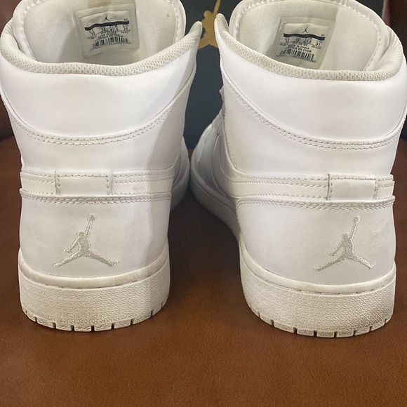Air Jordan Retro 1 Mid “White Pure Platinum” - Picture 10 of 11